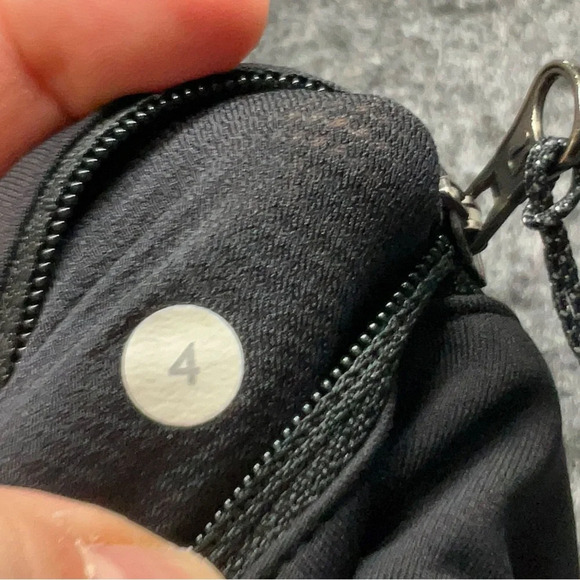 Lululemon Real Quick Crop Posey Black White Floral w/ Mesh Size 4 - Picture 6 of 8